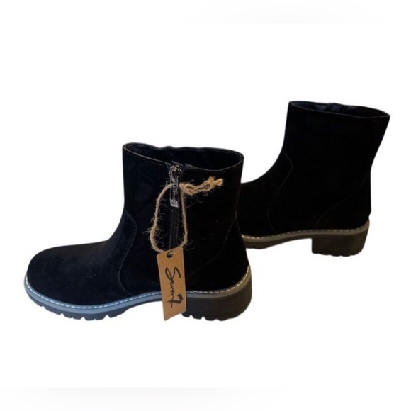 Seven7 Women's Black Ankle Bootie
Round Toe Zip Closure Women’s Size 9 - Picture 4 of 8
